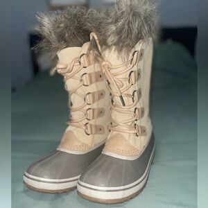 Sorel Joan of Arc Winterproof women’s boots. Size 8